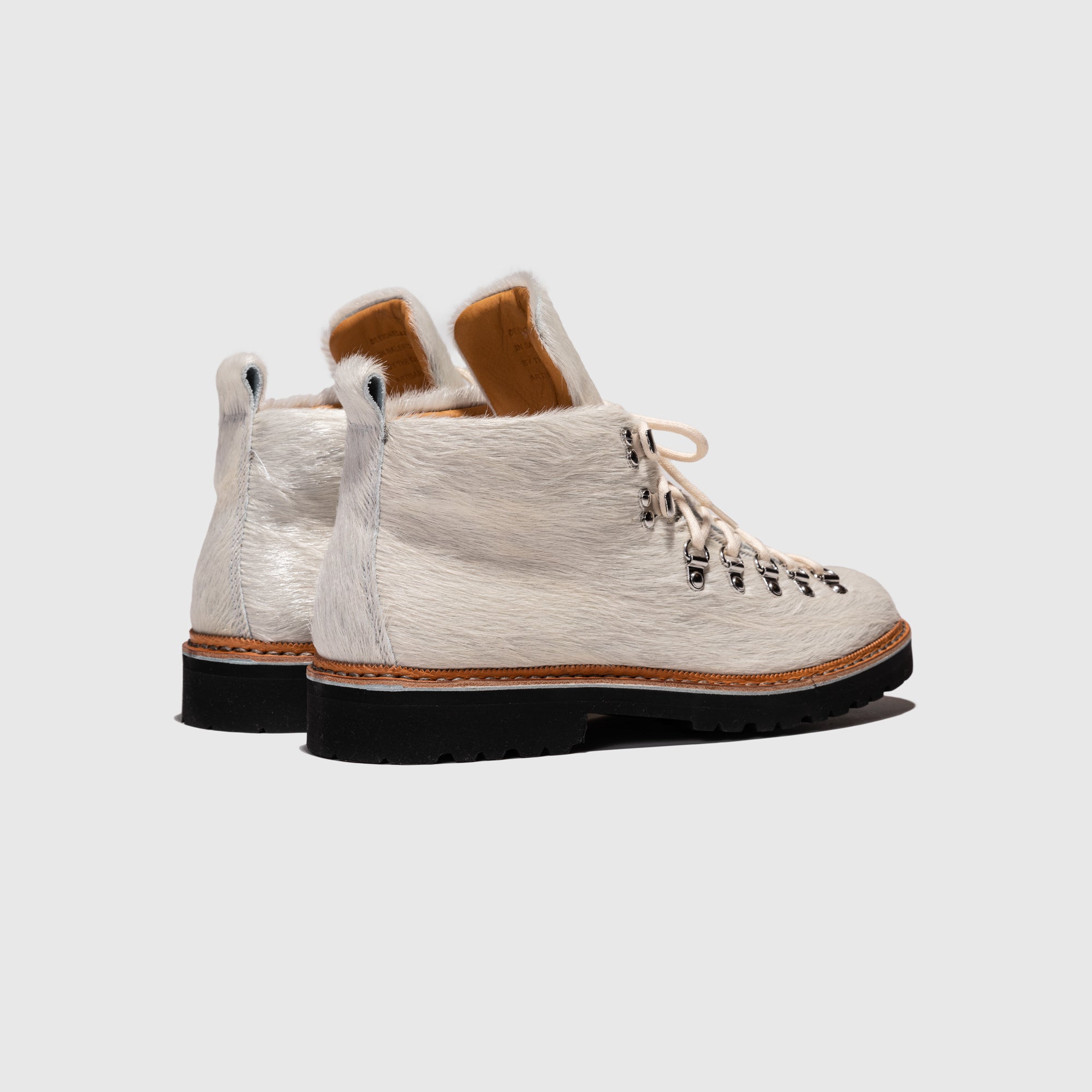 M-120 BOOT WHITE PONY HAIR X PACKER