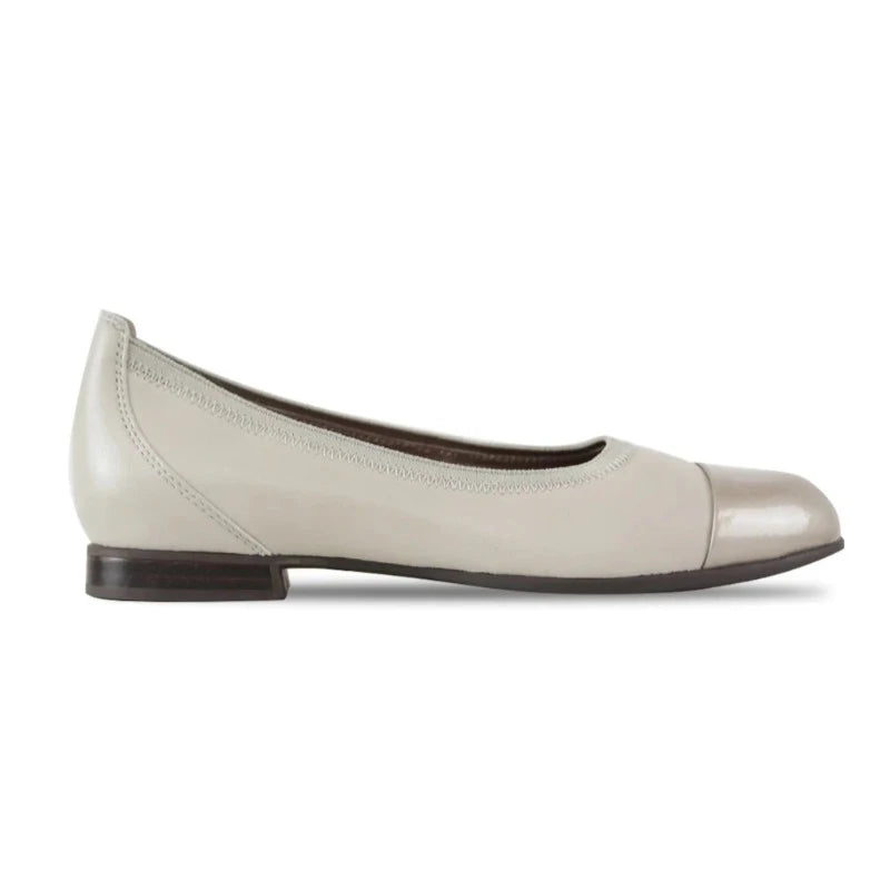 Munro Mila Cream Leather Flat (Women)