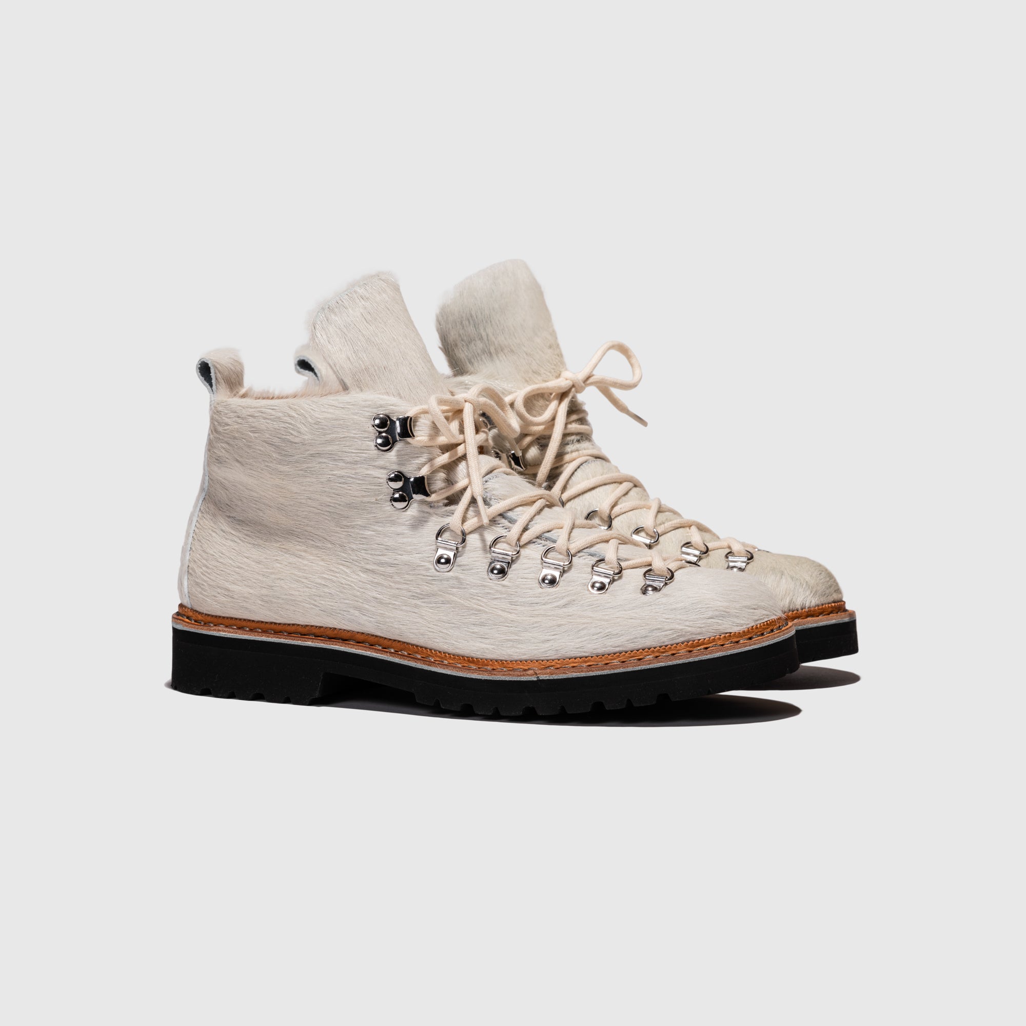 M-120 BOOT WHITE PONY HAIR X PACKER