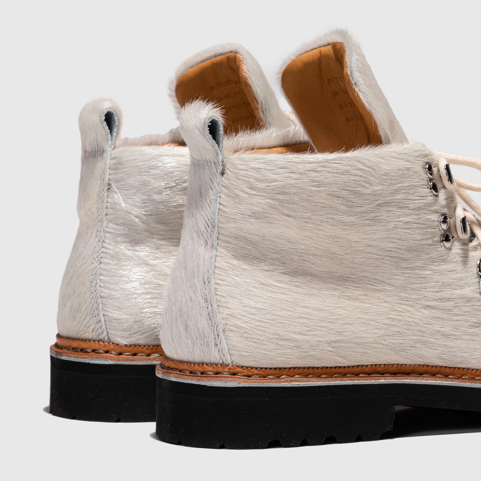 M-120 BOOT WHITE PONY HAIR X PACKER