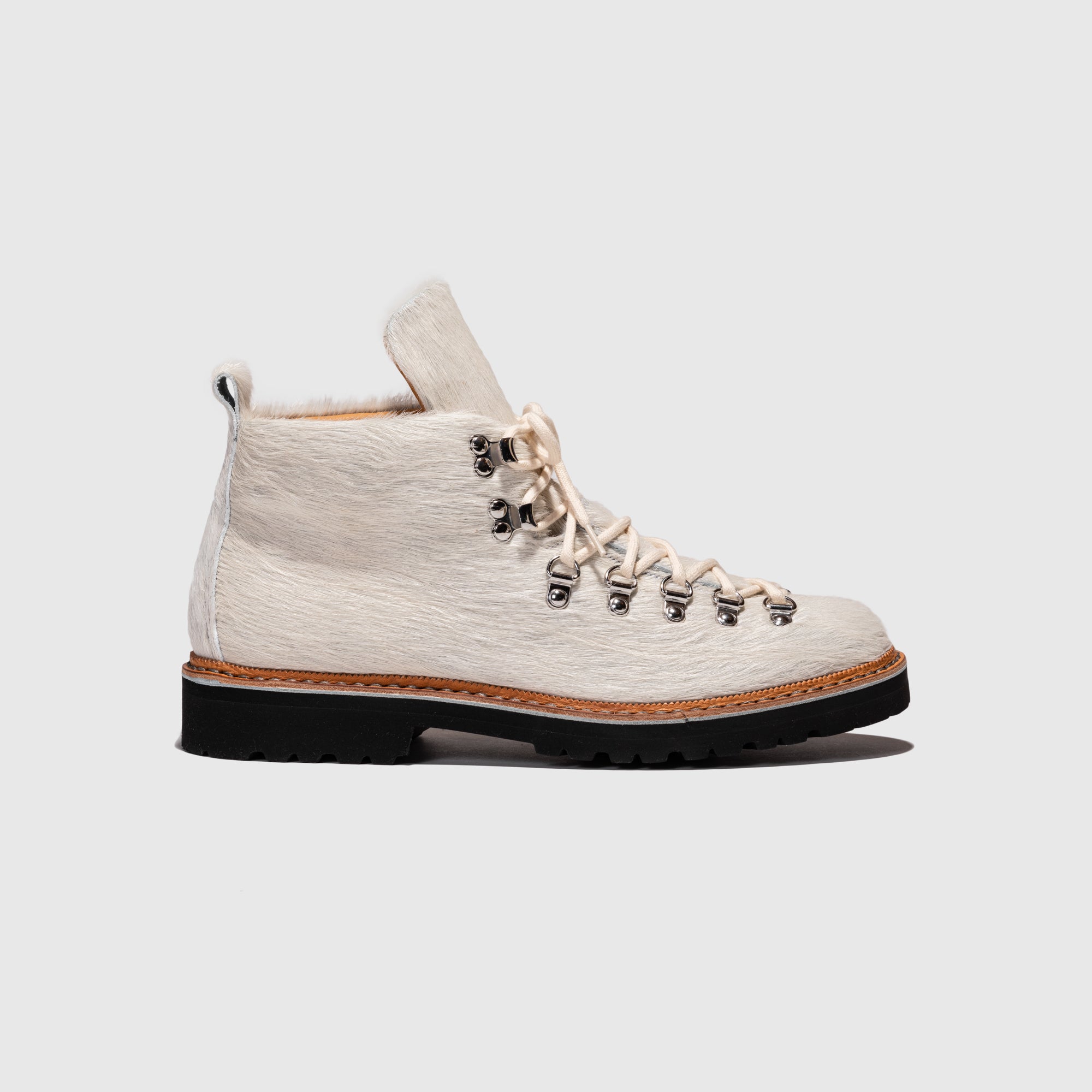 M-120 BOOT WHITE PONY HAIR X PACKER