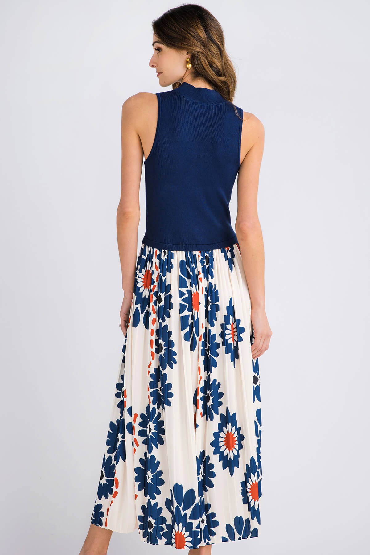 Skies Are Blue Sleeveless Printed Pleated Midi Dress