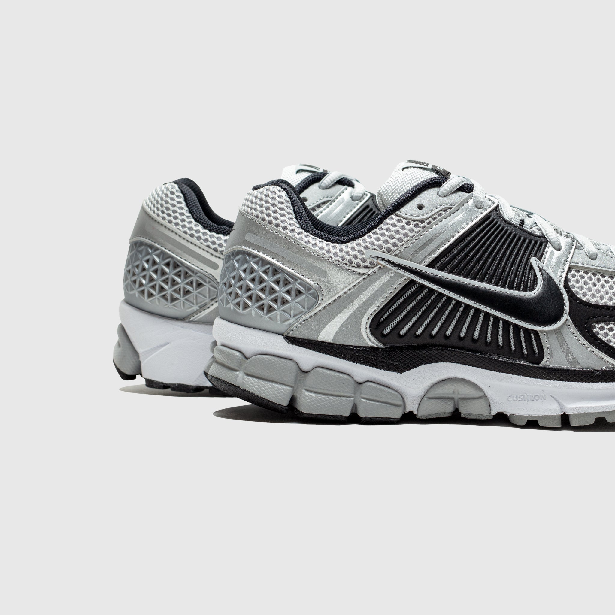 ZOOM VOMERO 5 METALLIC SILVER & BLACK