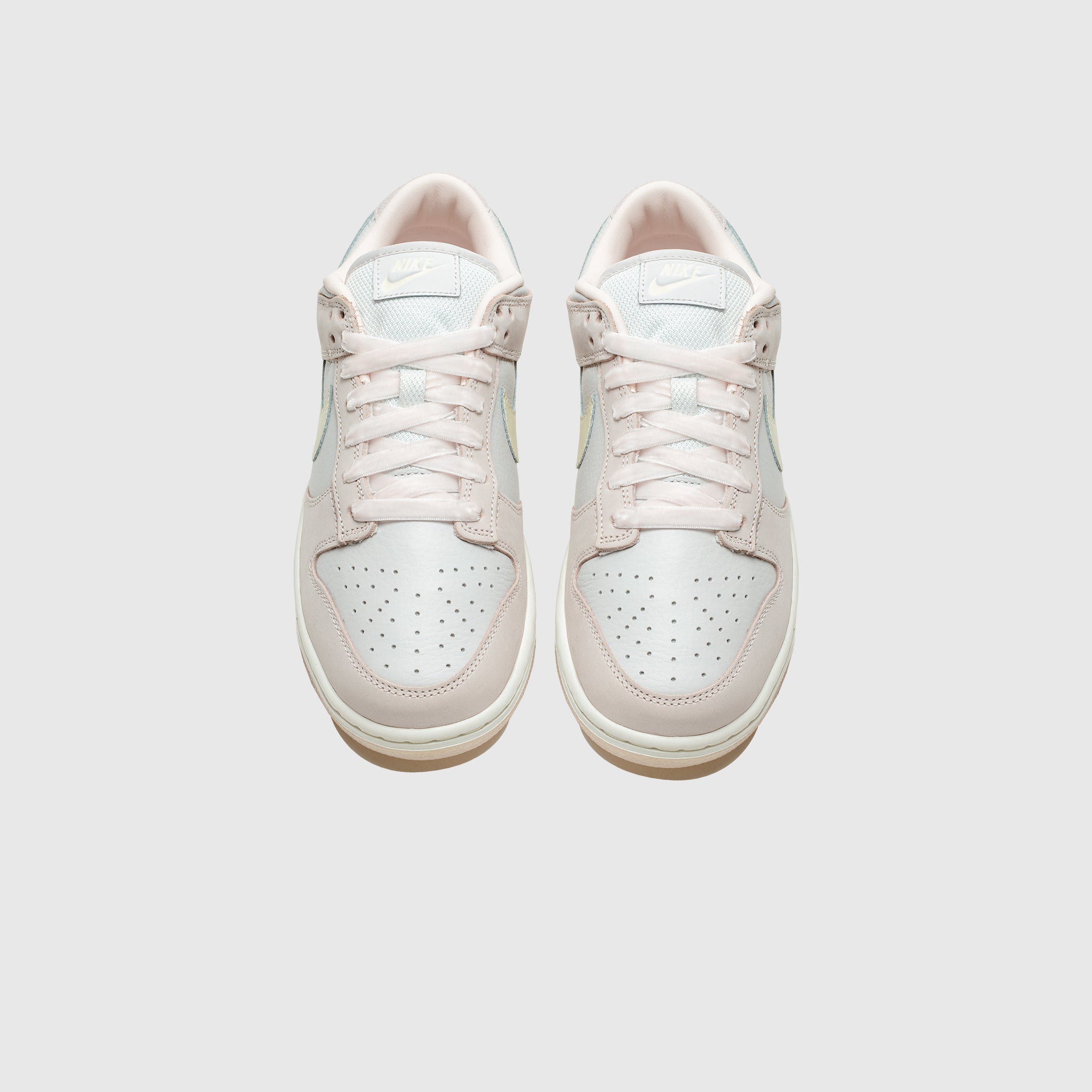 WMNS DUNK LOW PRM SOFT PINK