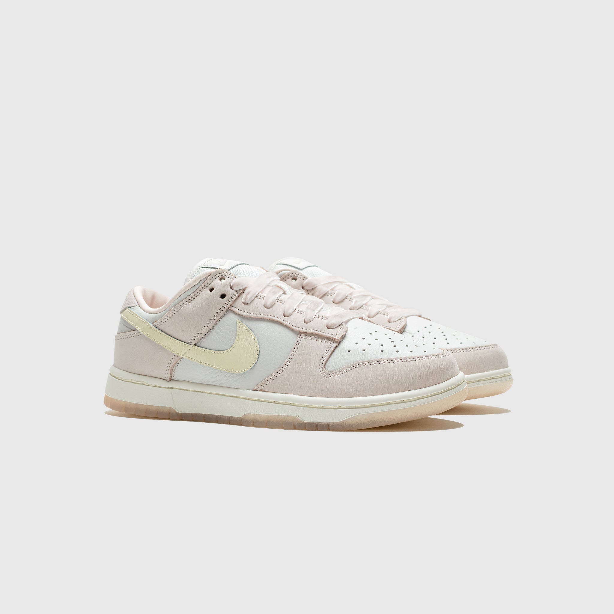 WMNS DUNK LOW PRM SOFT PINK