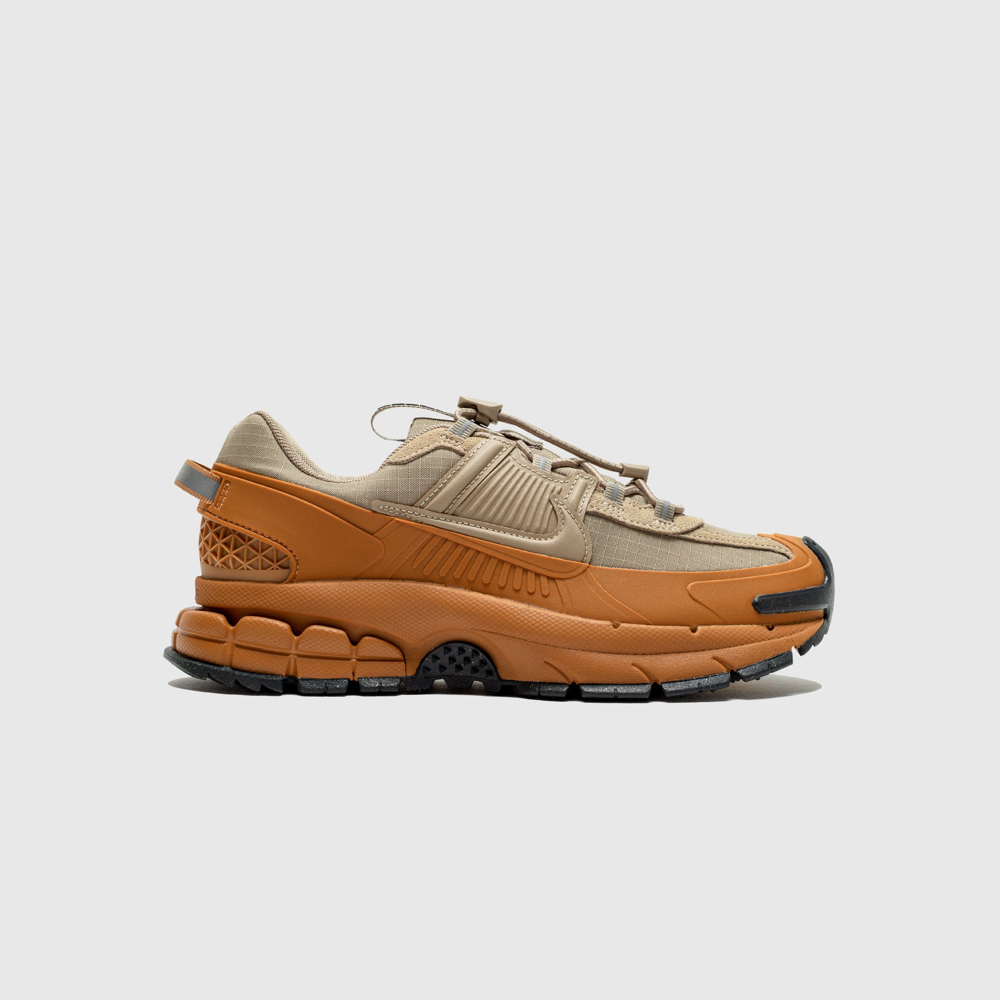 WMNS ZOOM VOMERO ROAM FLAX