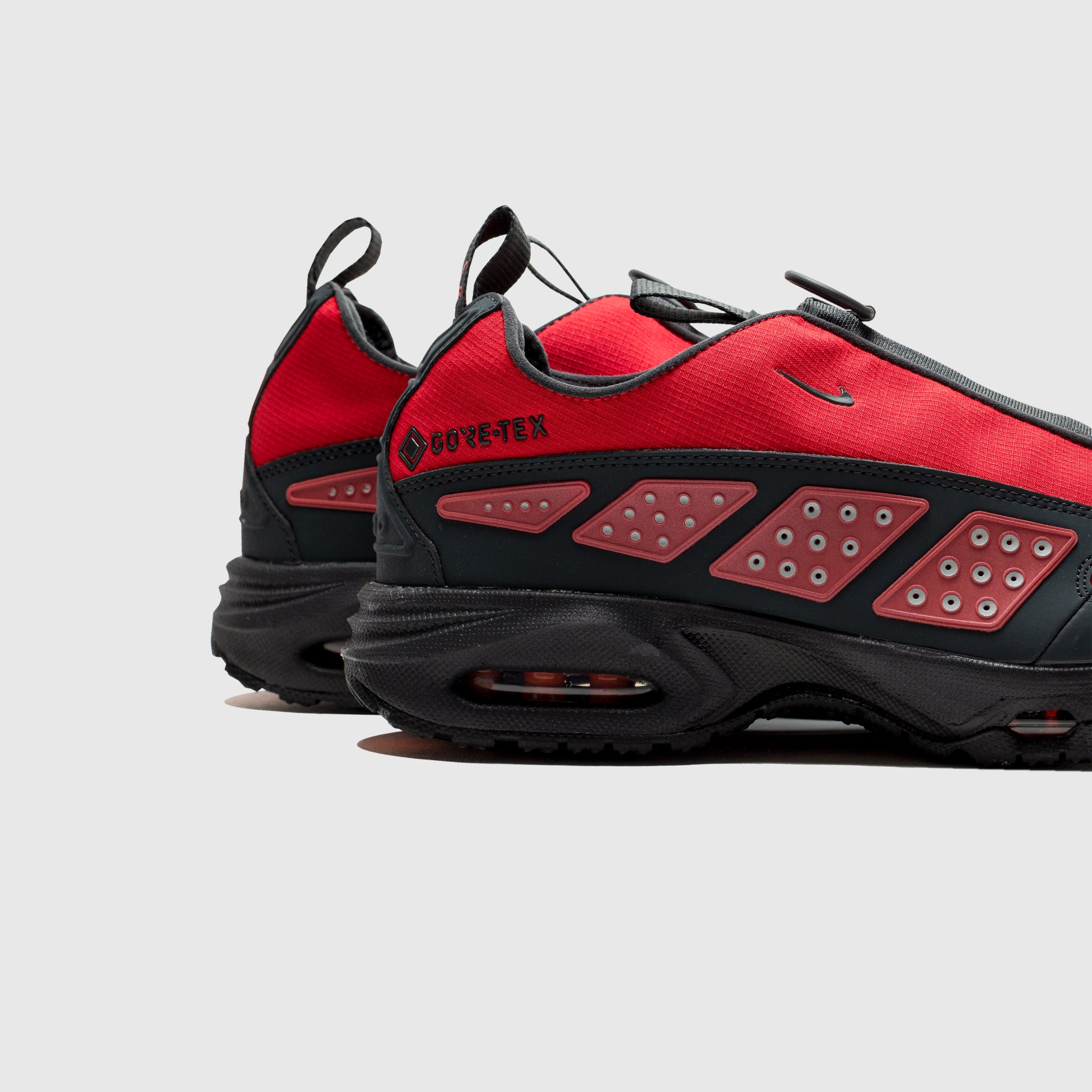 WMNS AIR MAX SUNDER GTX HYPER CRIMSON