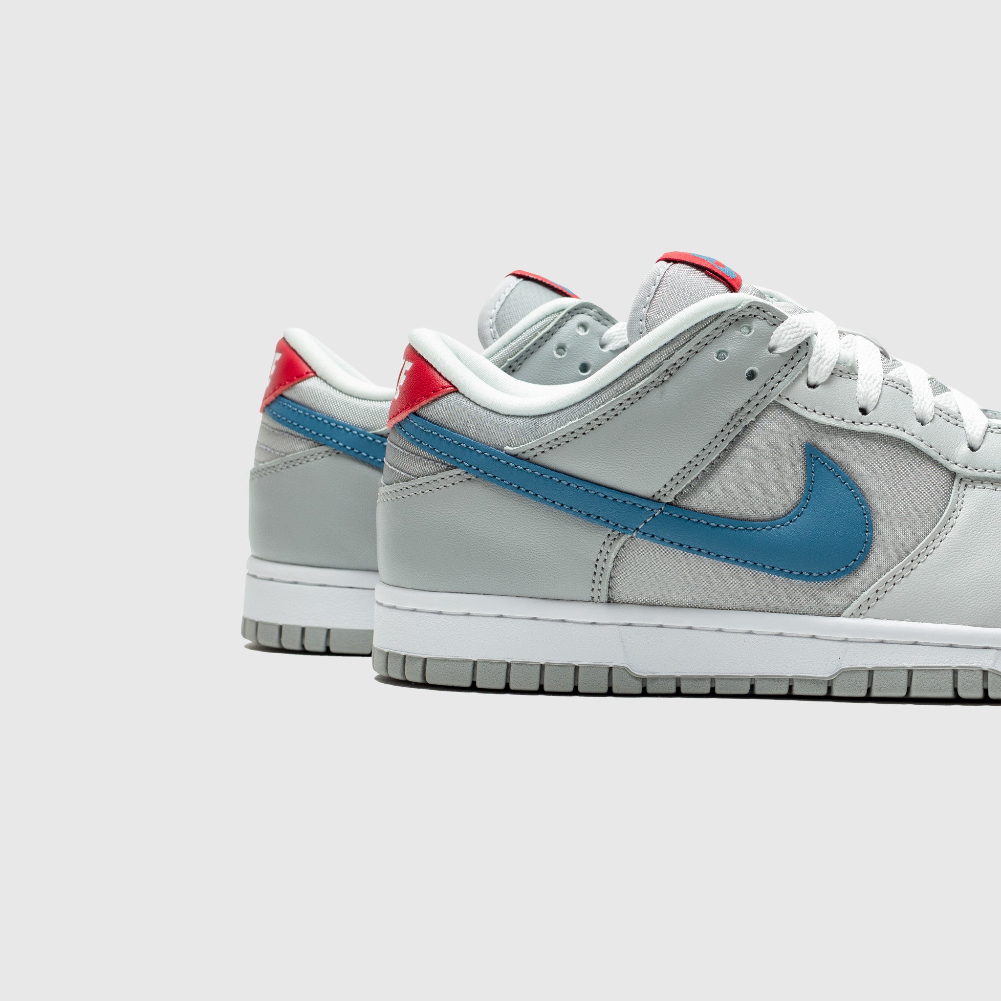 DUNK LOW QS SILVER SURFER