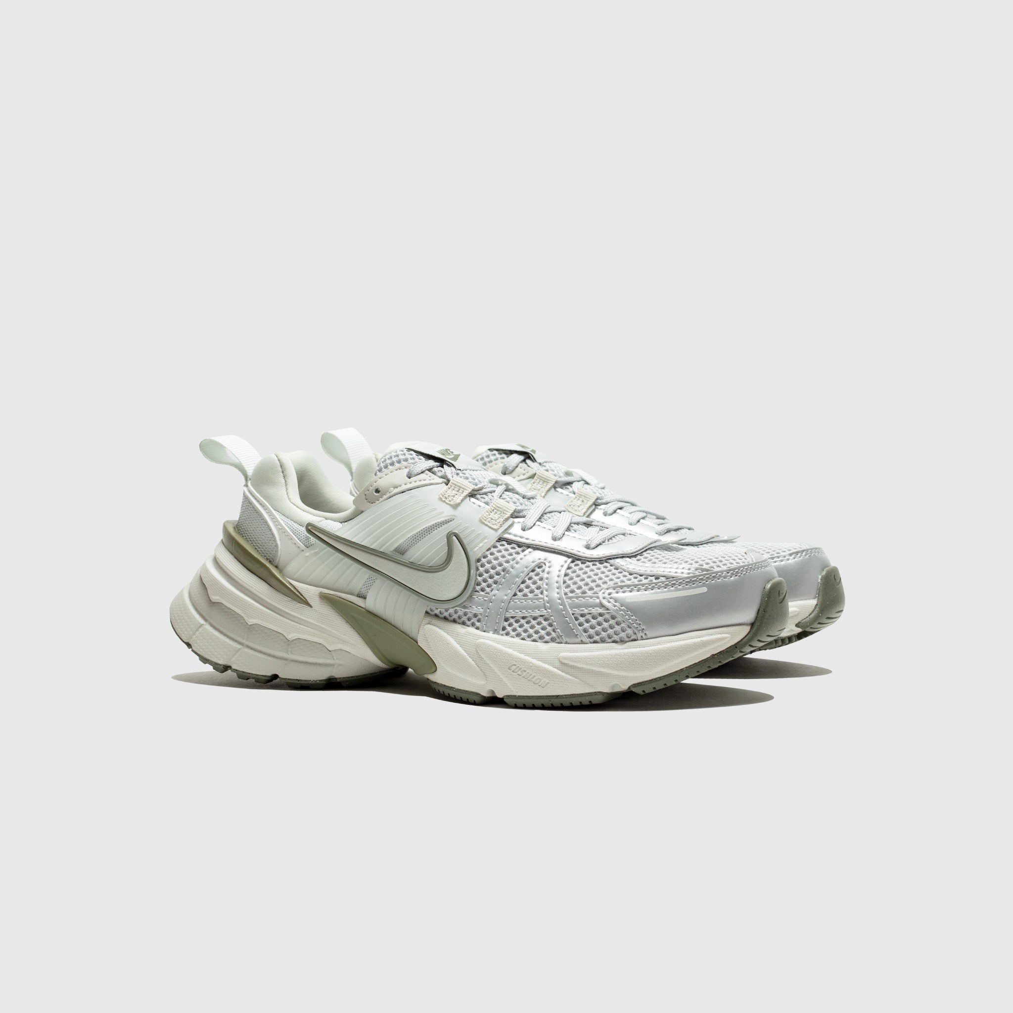 WMNS V2K RUN LIGHT SILVER