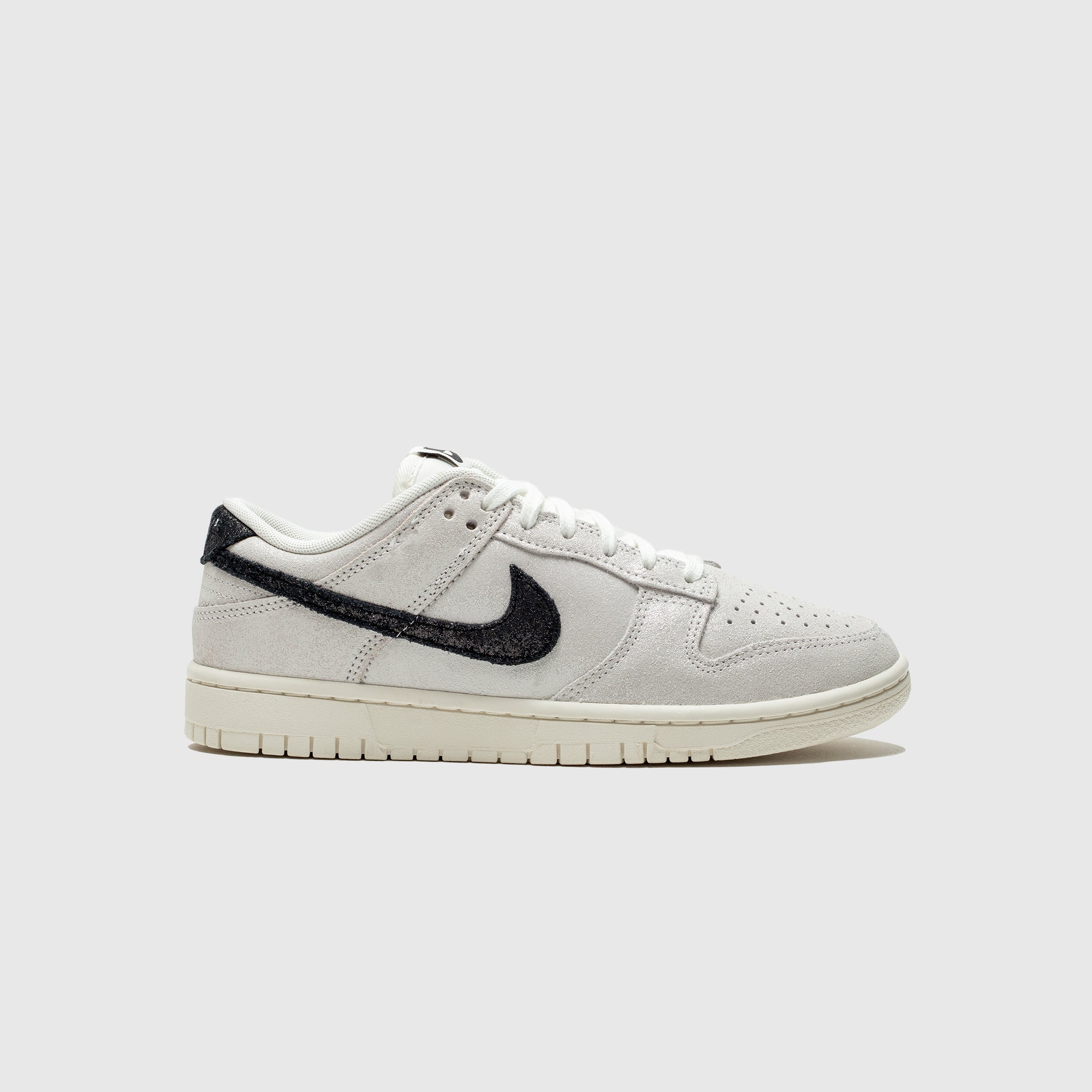 WMNS DUNK LOW SE SAIL & BLACK