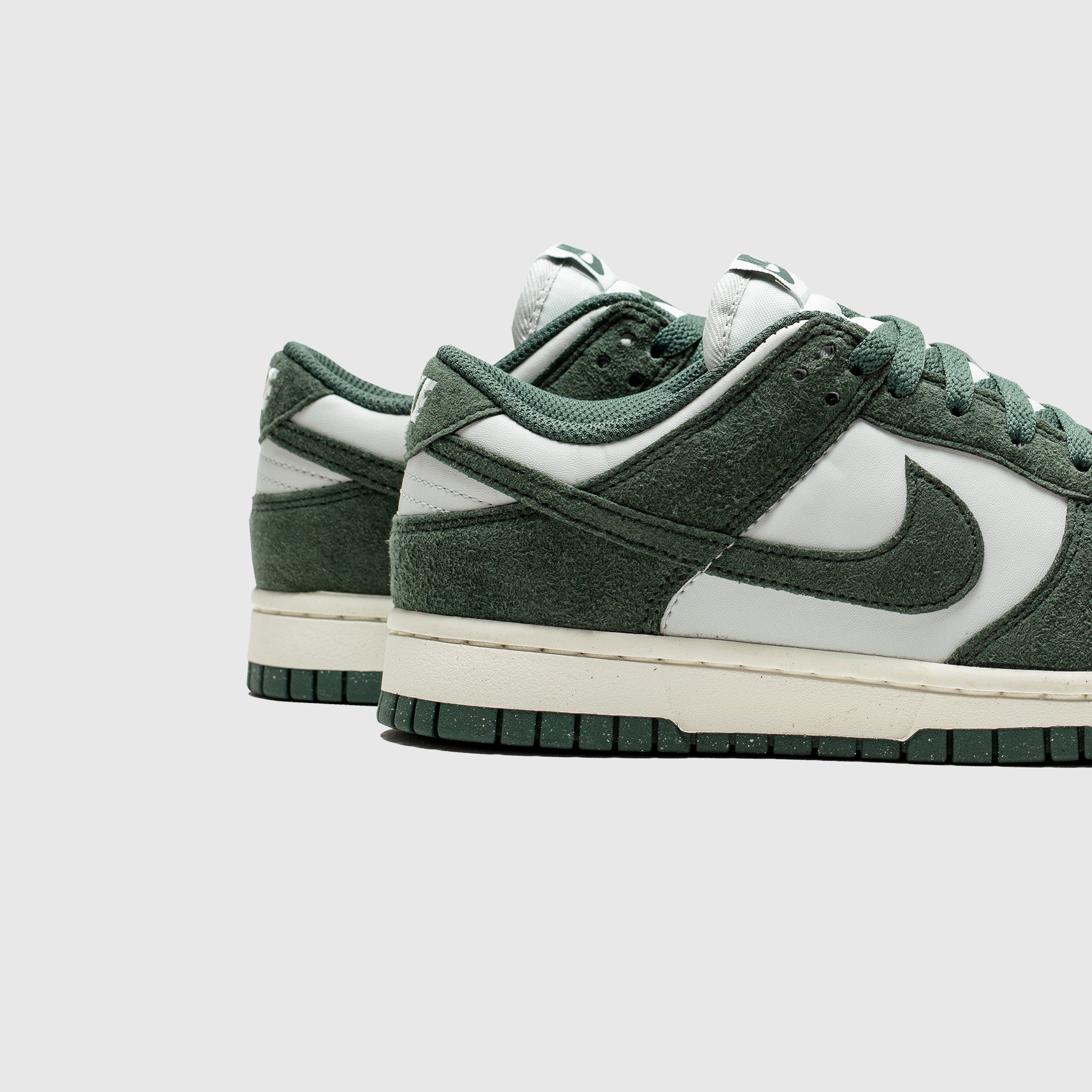 WMNS DUNK LOW VINTAGE GREEN