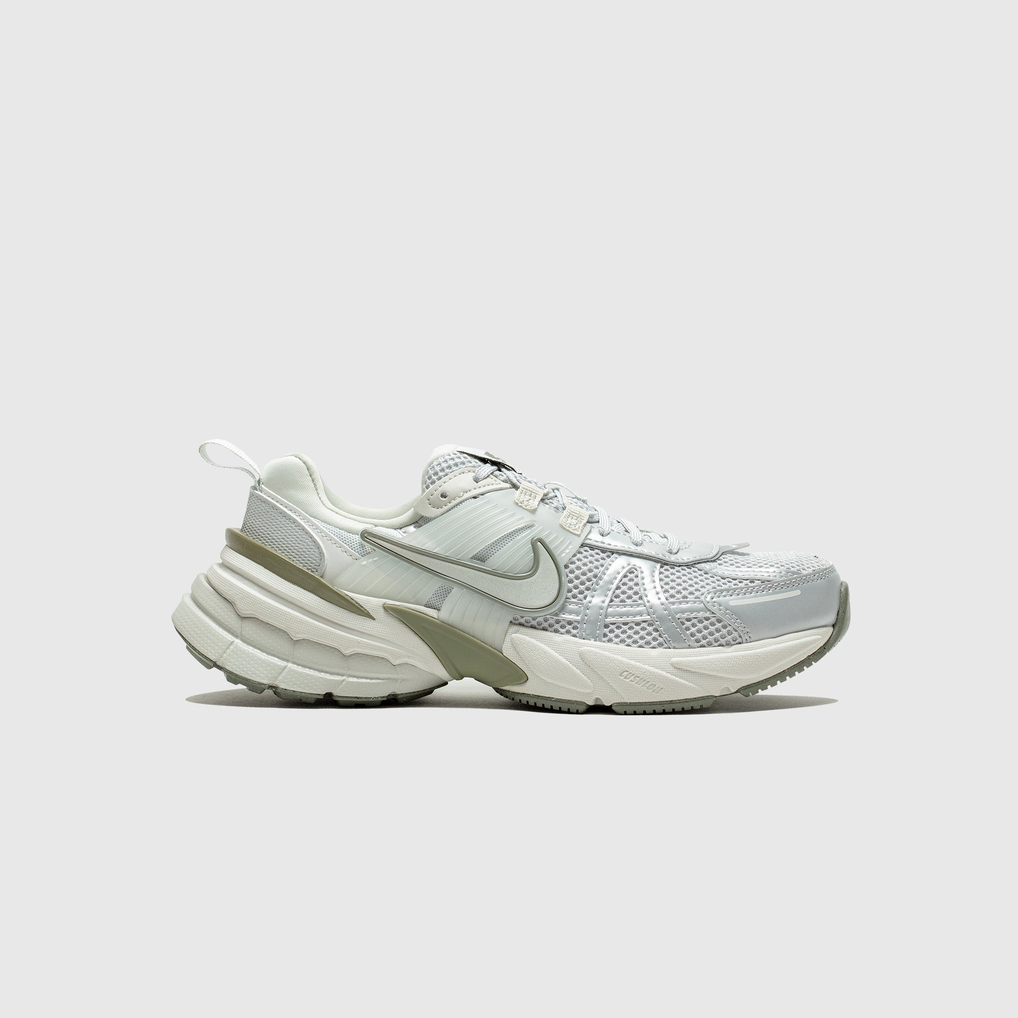 WMNS V2K RUN LIGHT SILVER