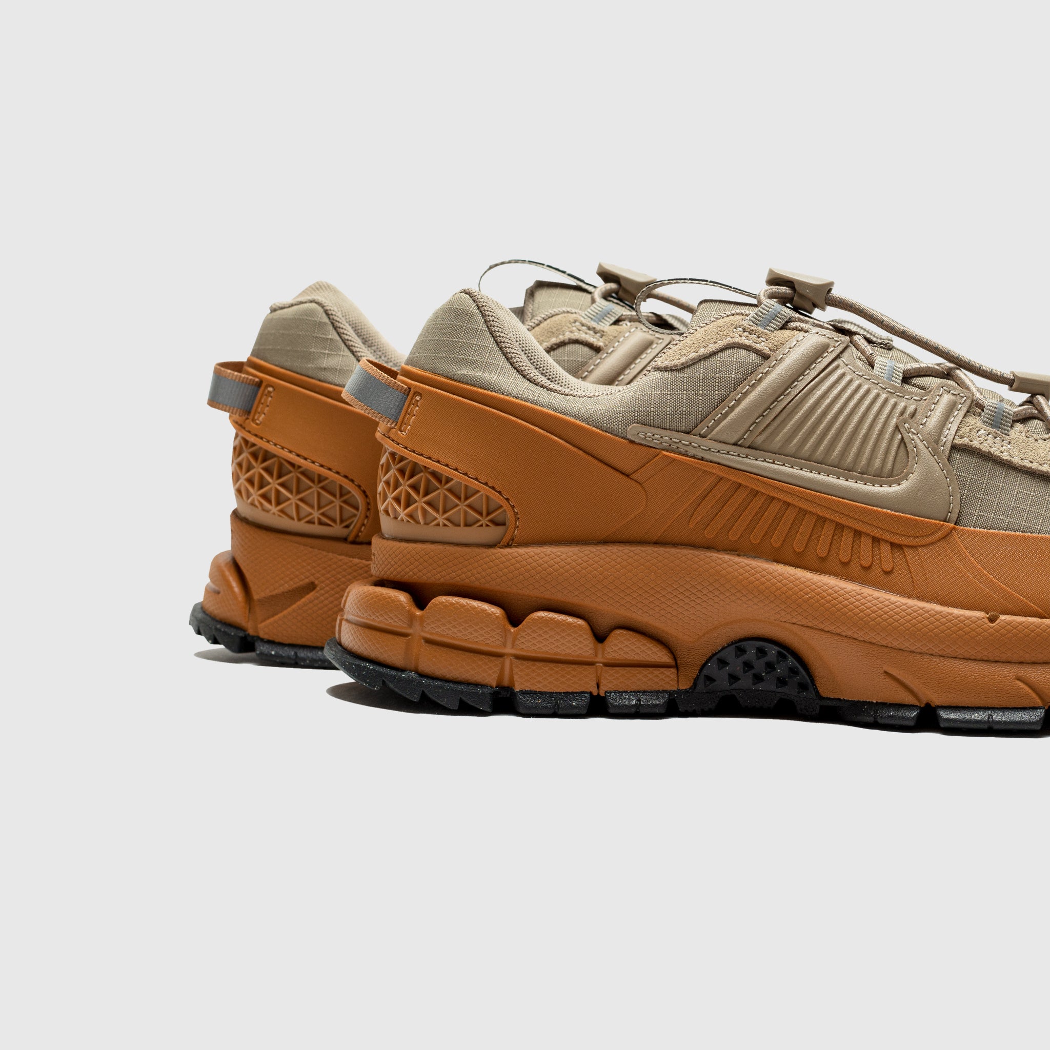 WMNS ZOOM VOMERO ROAM FLAX