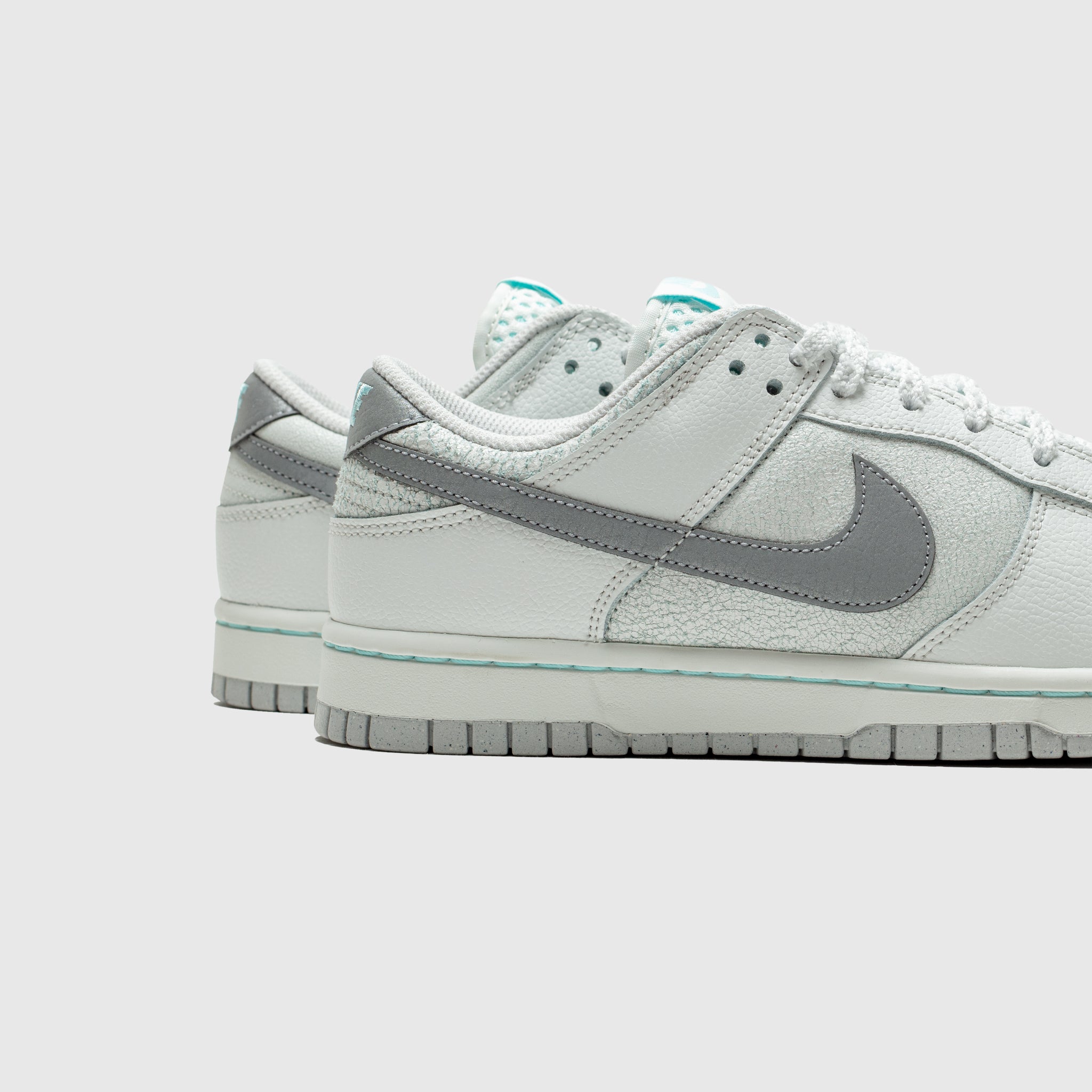 DUNK LOW RETRO SE GLACIER ICE