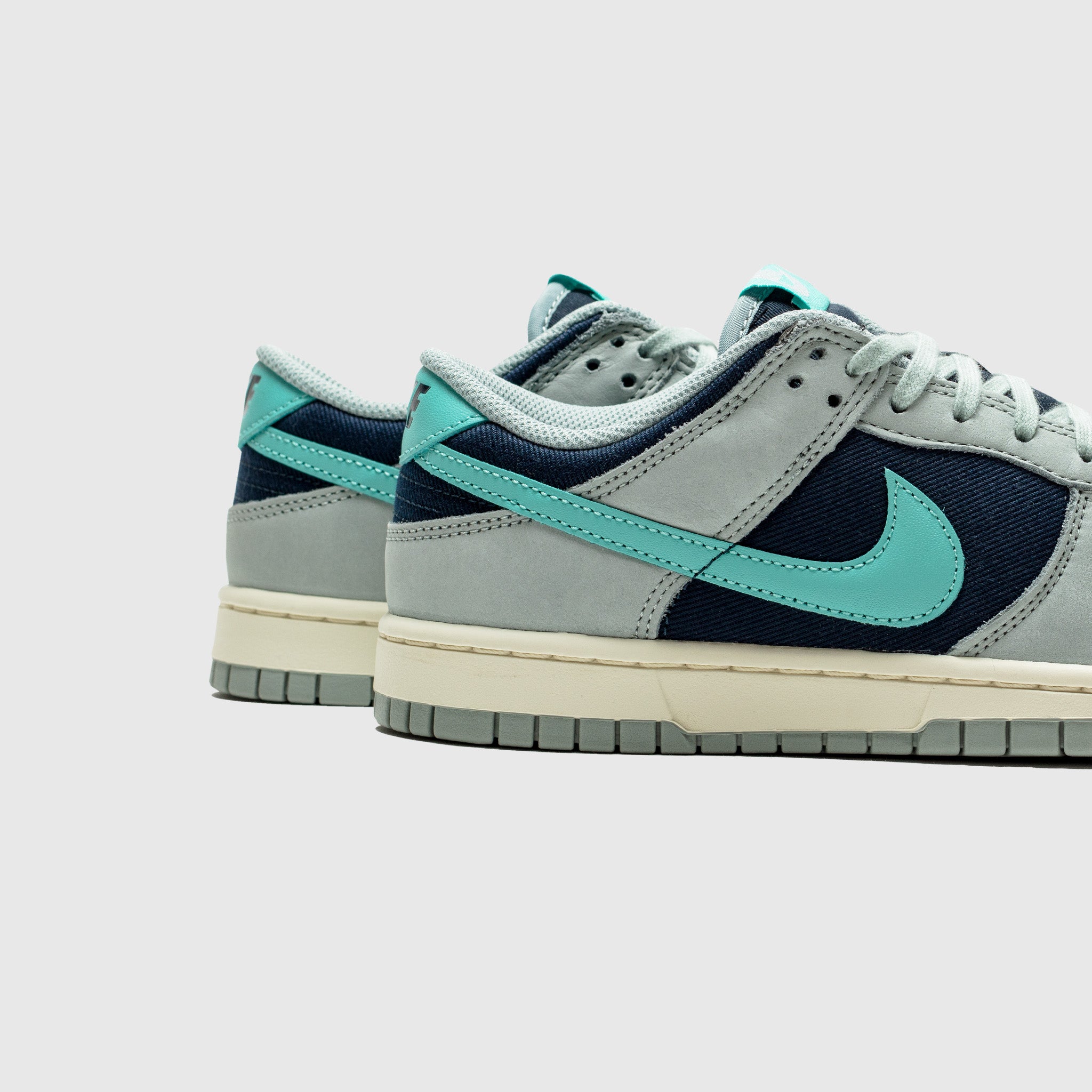 DUNK LOW RETRO PRM GREEN FROST