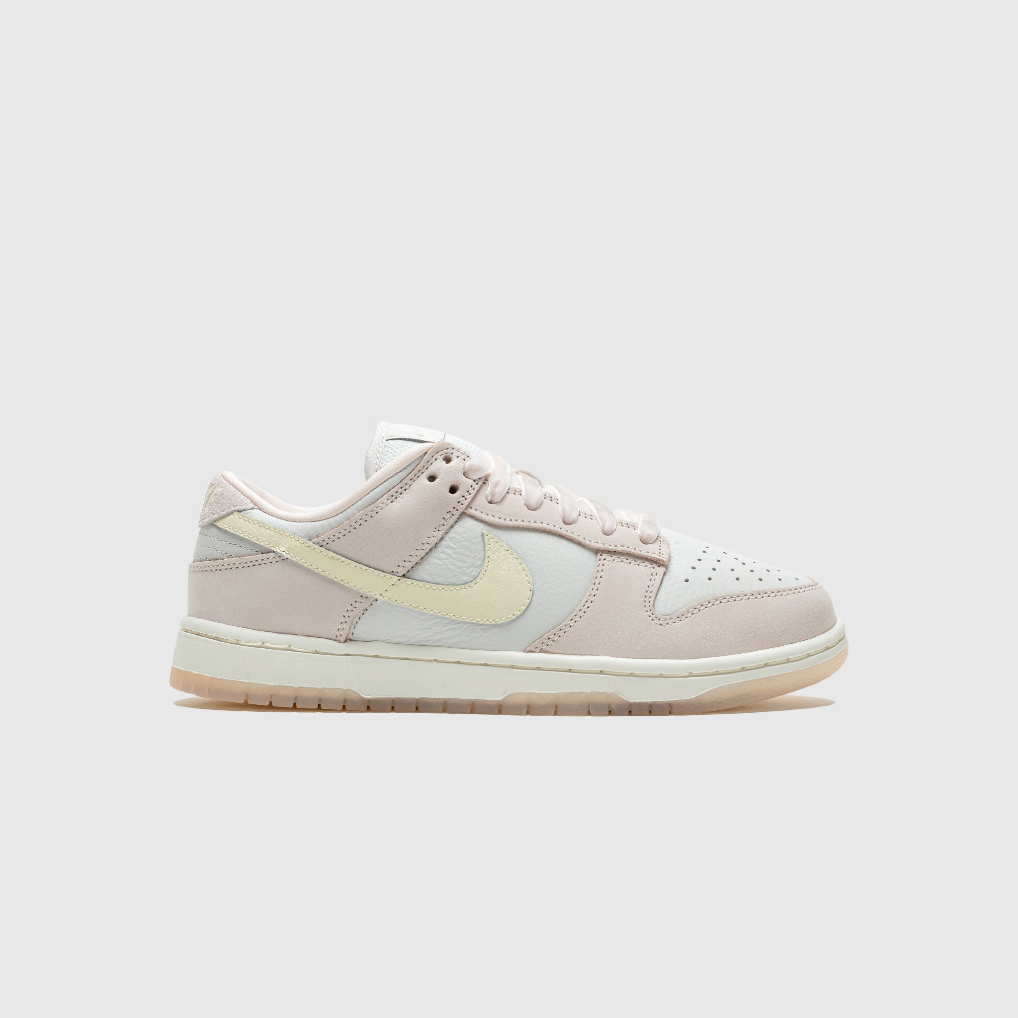 WMNS DUNK LOW PRM SOFT PINK